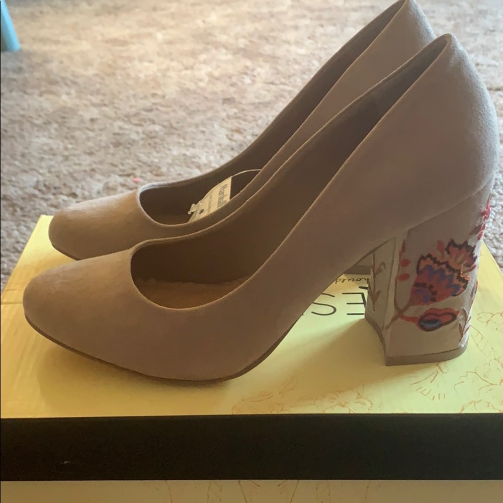 RESTRICTED - TAUPE HEELS - 8